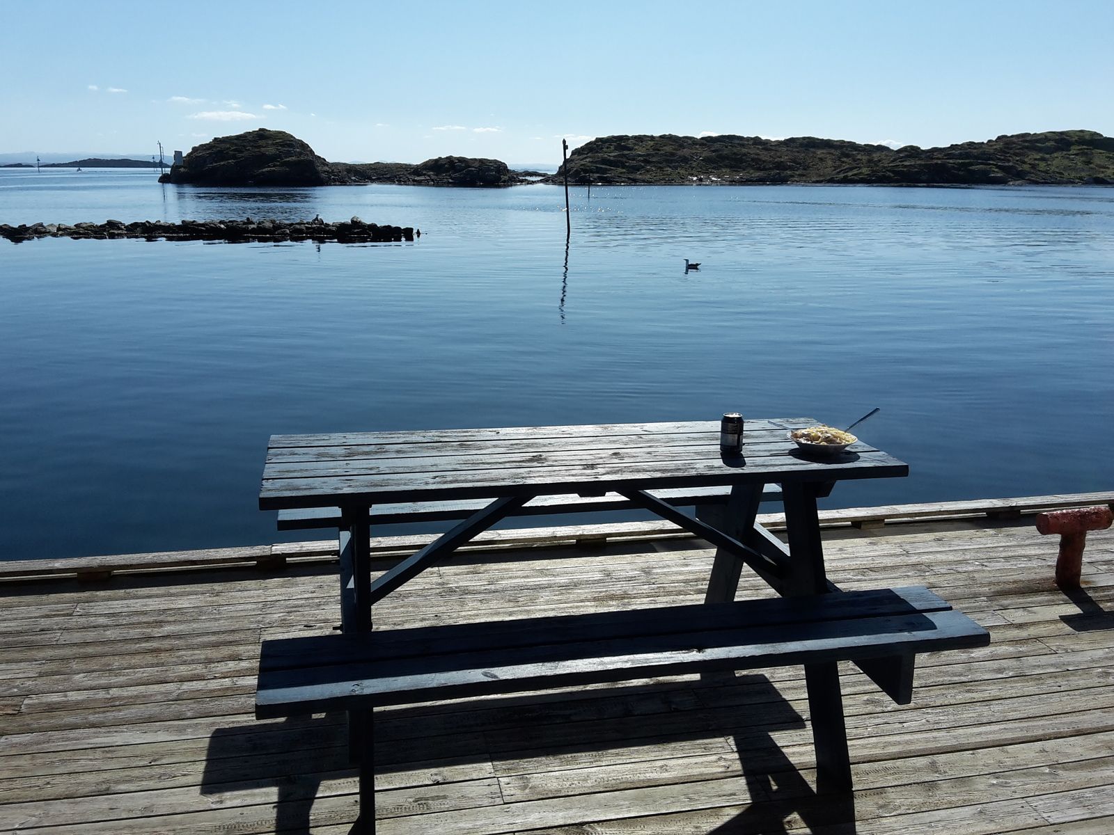 Norwegen | Kvitsøy | Terrasse am Wasser