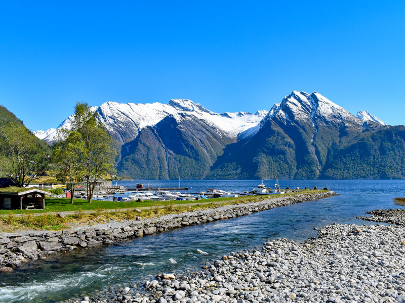 Norwegen | Møre og Romsdal | Flusseinlauf