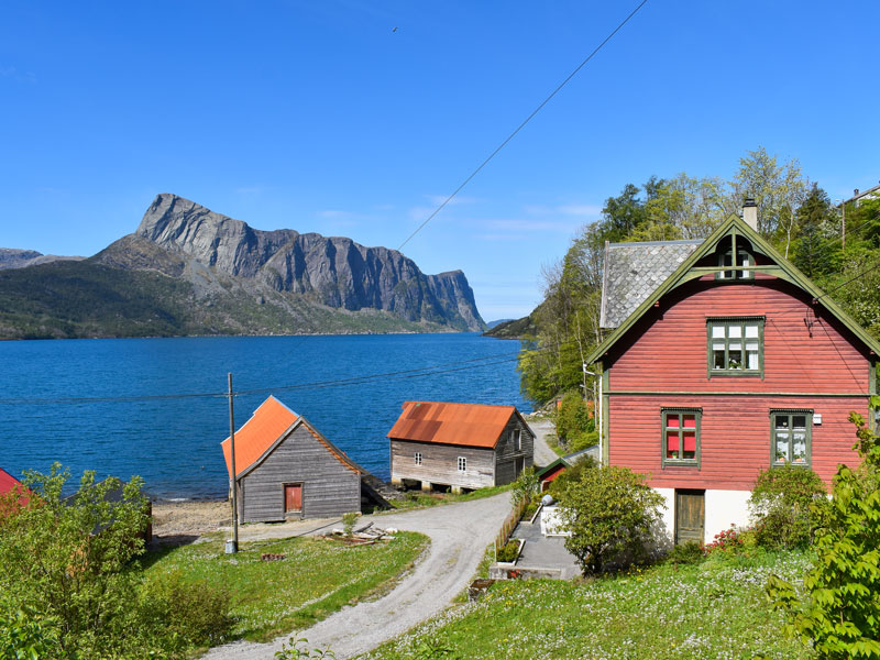 Norwegen | Rund um Bergen | Häuser am Fjord