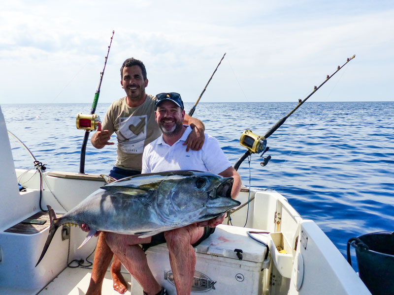 Angelreisen Kroatien 1510 Vodice Tolles Team mit Thunfisch