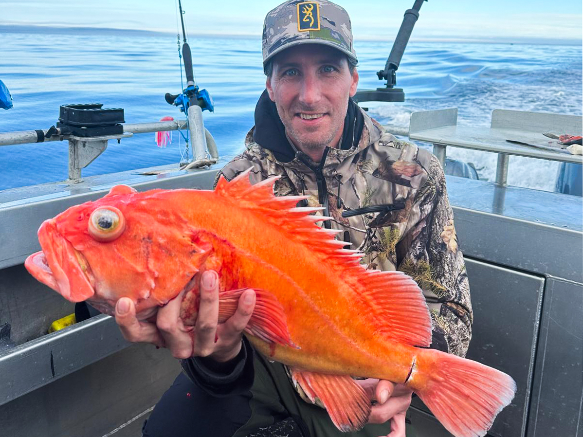 Angelreise Alaska glücklicher Angler